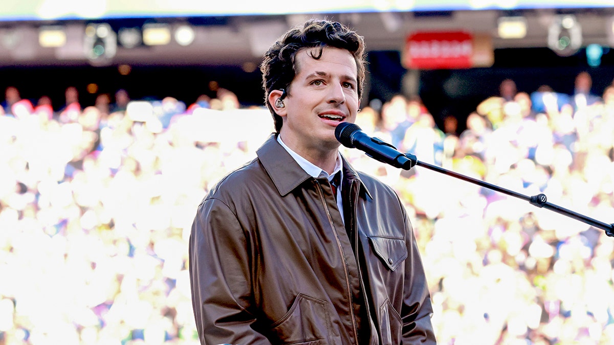 Charlie Puth cantó el himno nacional