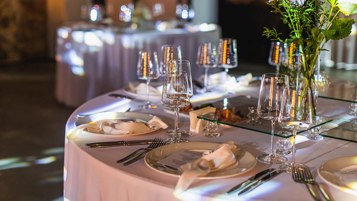 Una coppia di Chicago cerca una location per il matrimonio last minute