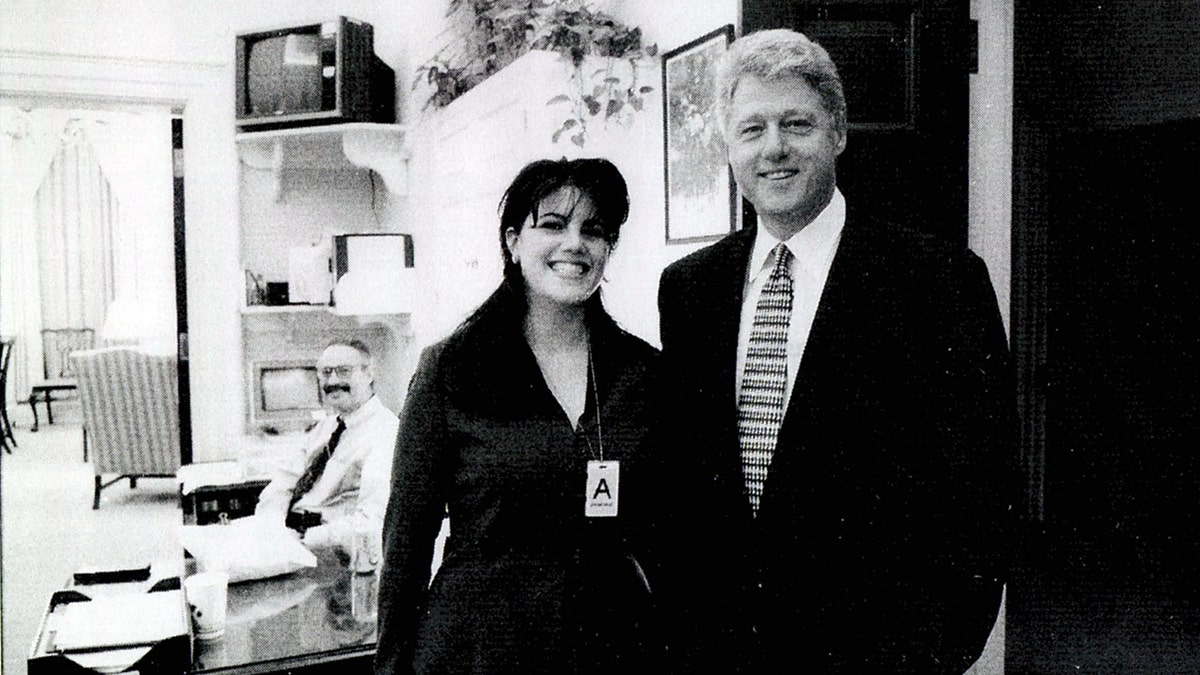 Lewinsky ao lado de Clinton