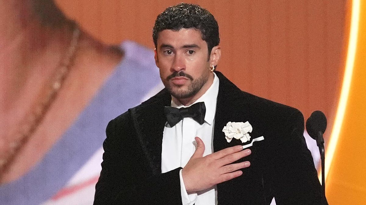 এনএফএল-এর রজার গুডেল বিশ্বাস করেন যে ব্যাড বানি ‘বুঝে’ সুপার বোল এলএক্স প্ল্যাটফর্মের লক্ষ্য আইসিই প্রতিবাদের মধ্যে ঐক্যবদ্ধ করা