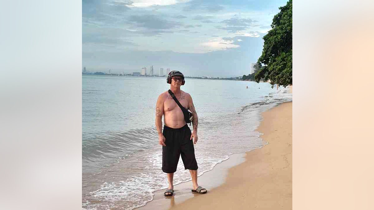 Stein Heath Cole em uma praia