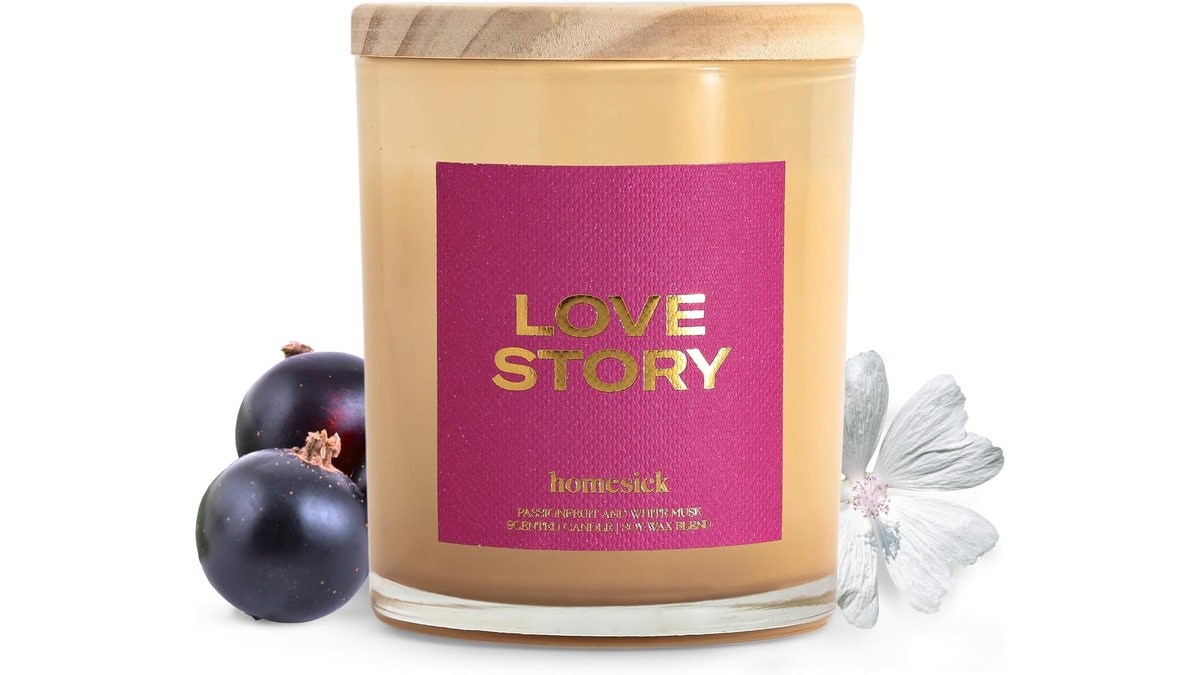 This candle is a mix of sweet and spicy.