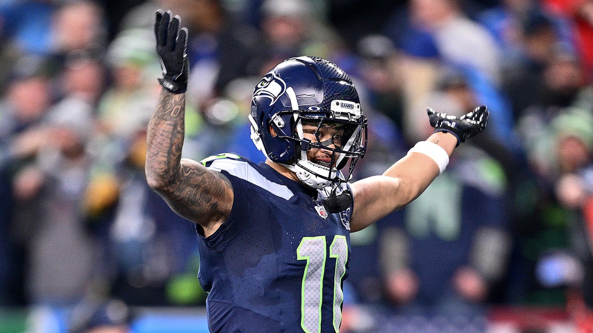 Jaxon Smith-Njigba celebrates on field
