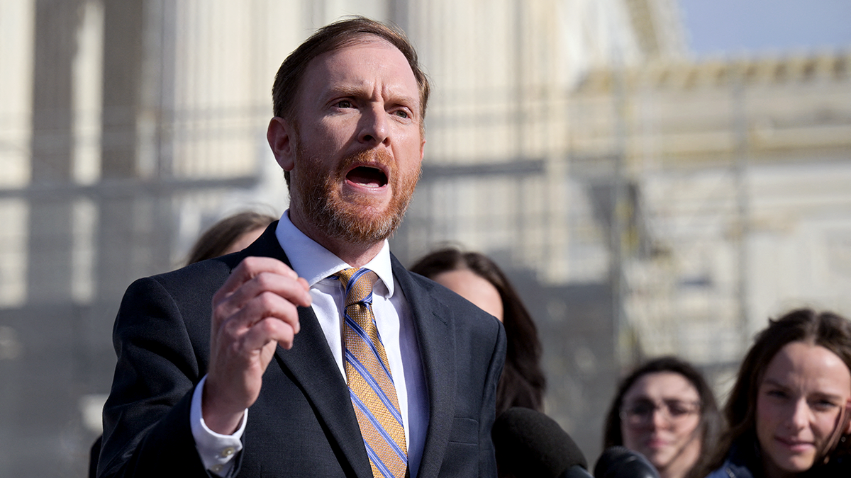 WV AG JB McCuskey em Washington