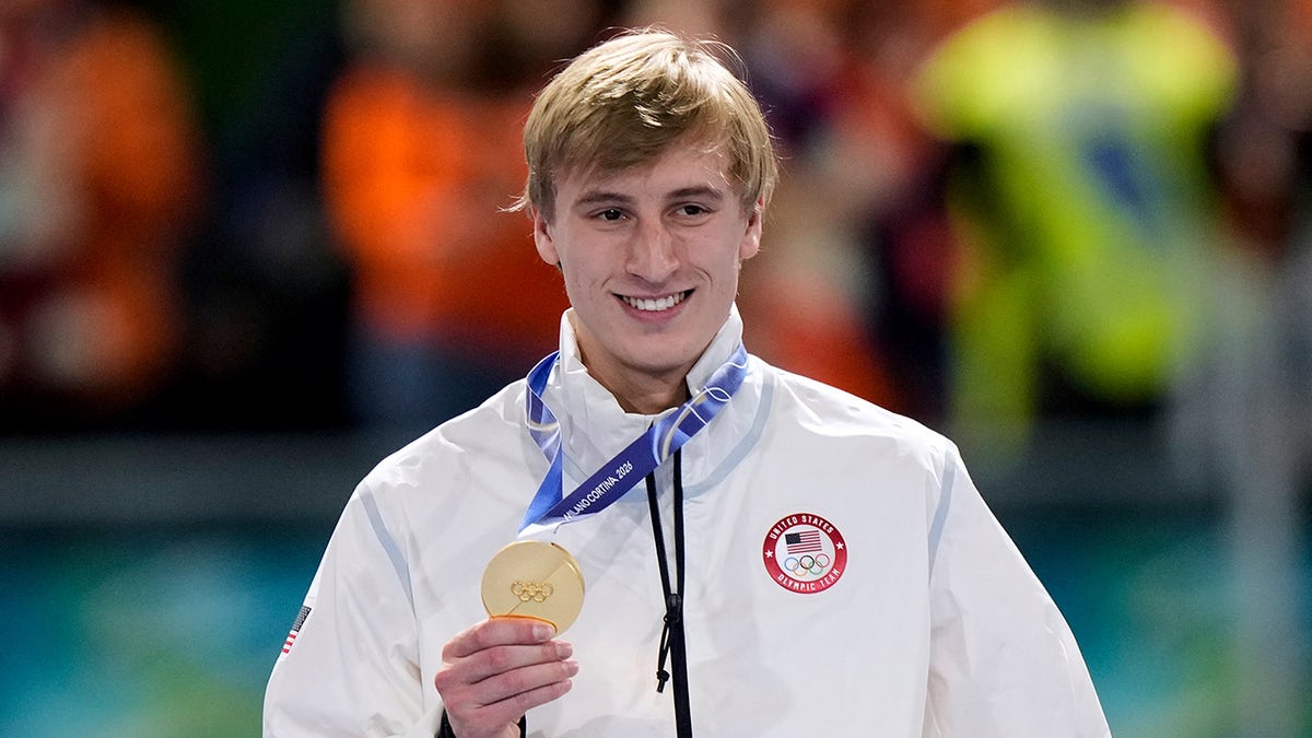 Jordan Stolz celebrates with golden  medal