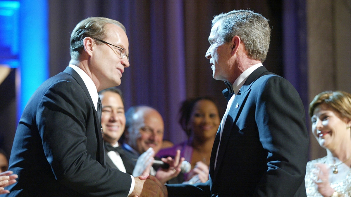 Kelsey Grammer shaking hands with George W Bush in 2002