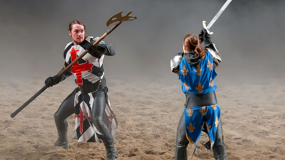 Cavalieri che combattono al torneo