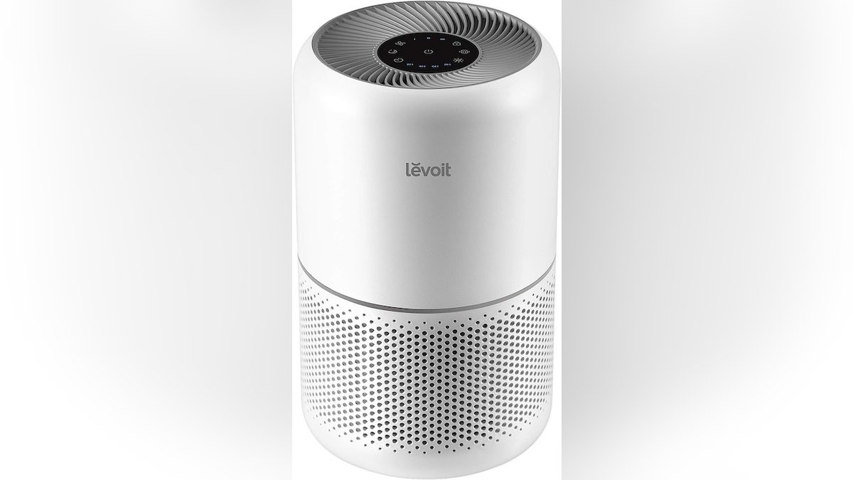 This device purifies the air from dust and pet hair.