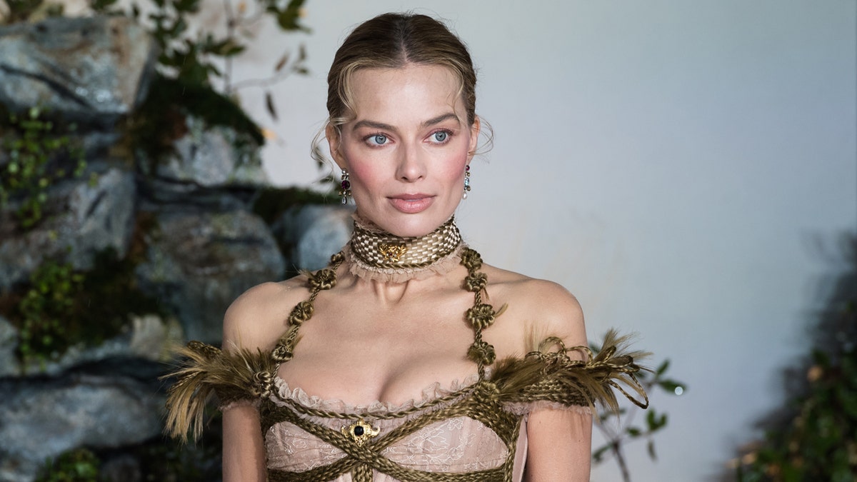 Margot Robbie no Odeon Luxe Leicester Square para a estreia no Reino Unido de 'O Morro dos Ventos Uivantes'.