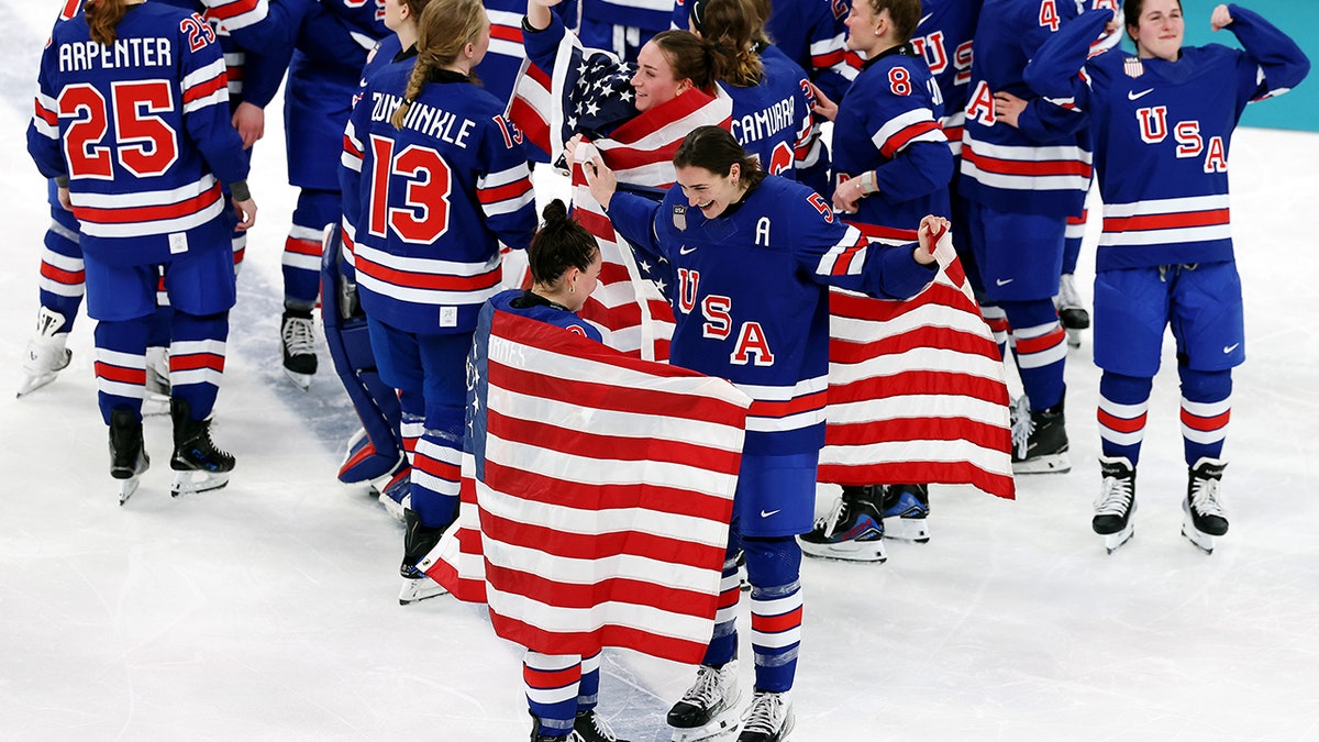 Megan Keller com a bandeira americana