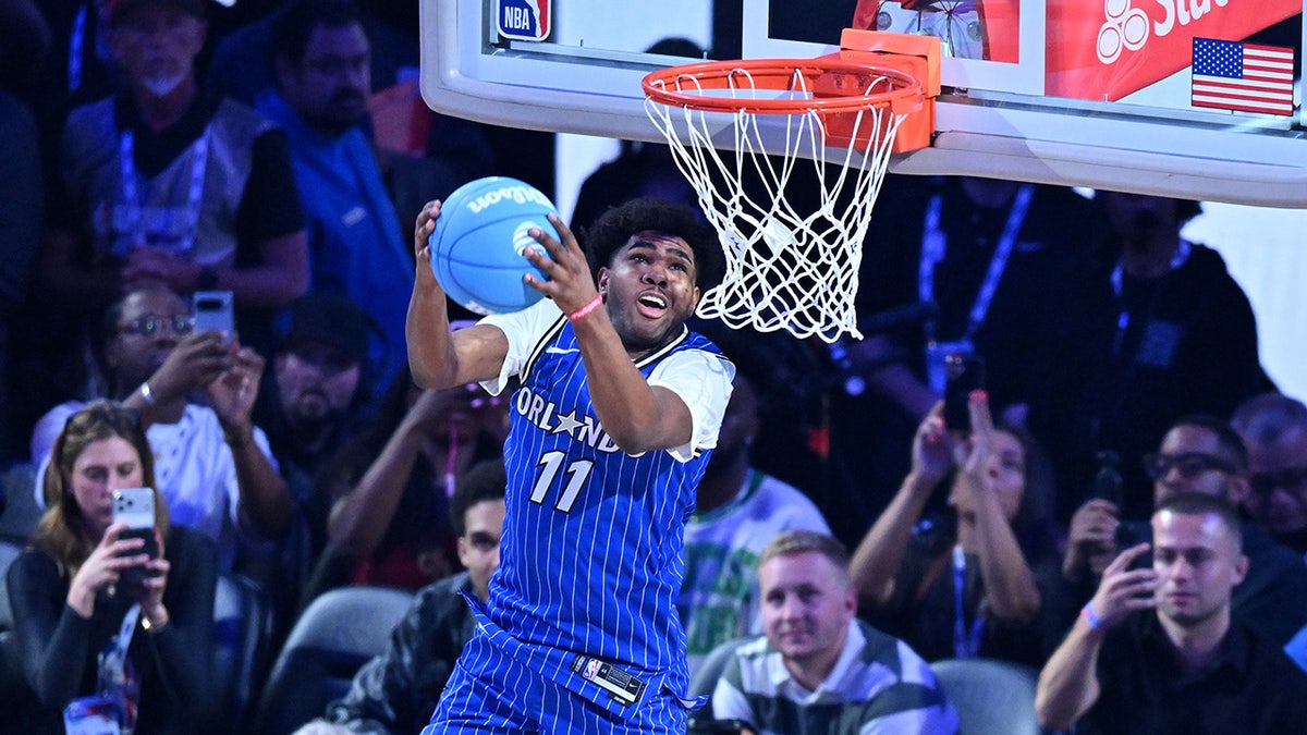 Magic's Jase Richardson falls on dunk attempt 2 Jase Richardson dunks