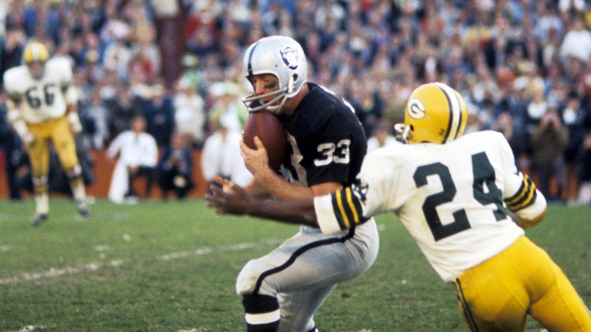 Billy Cannon riceve un passaggio