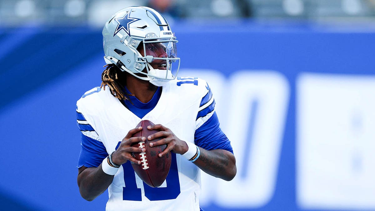 Joe Milton III plays against the Giants