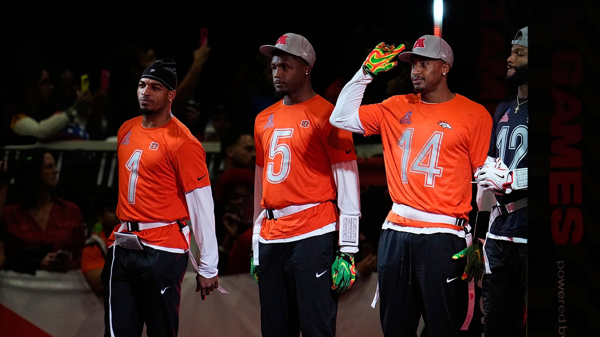 Pro Bowl players get ready for the game