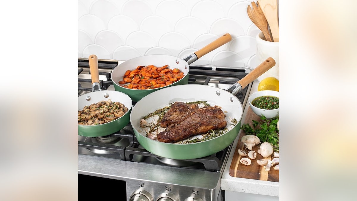 These pans come in three different sizes.