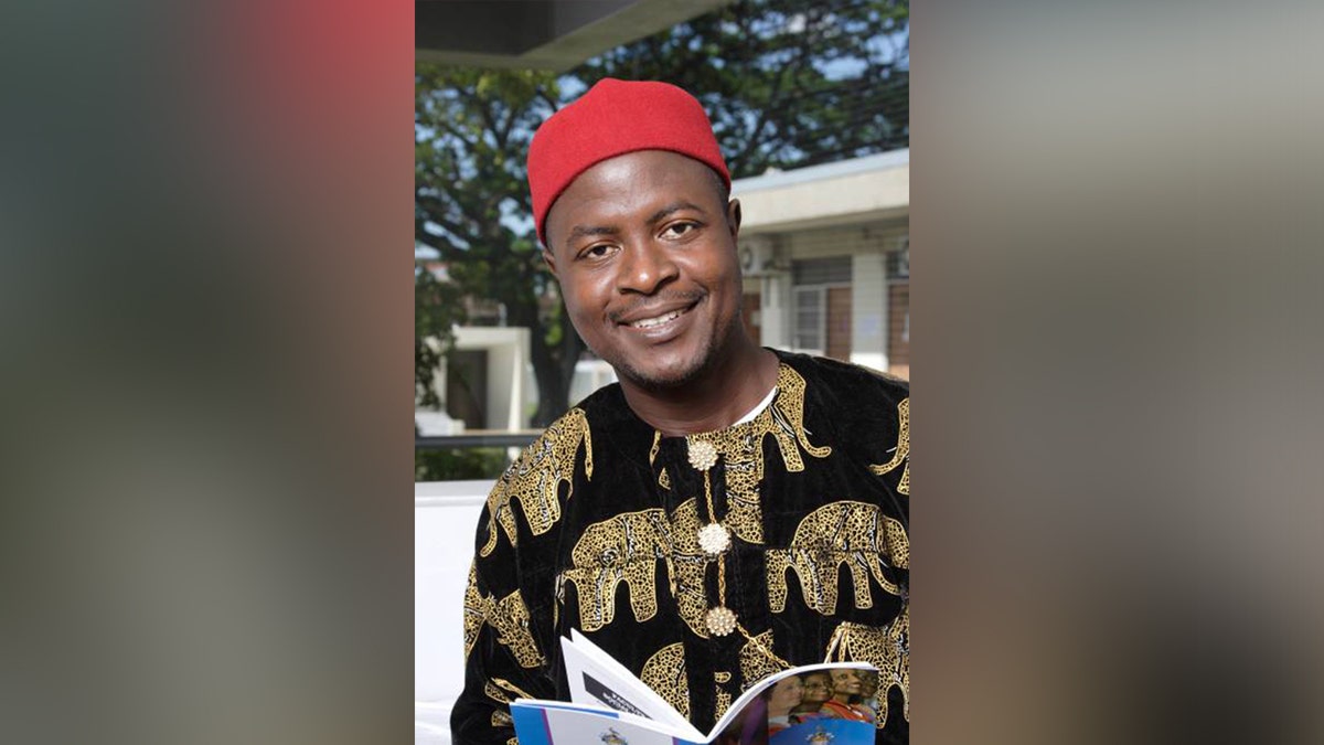 Doktor Onwubiko Agozino pozowała do zdjęcia