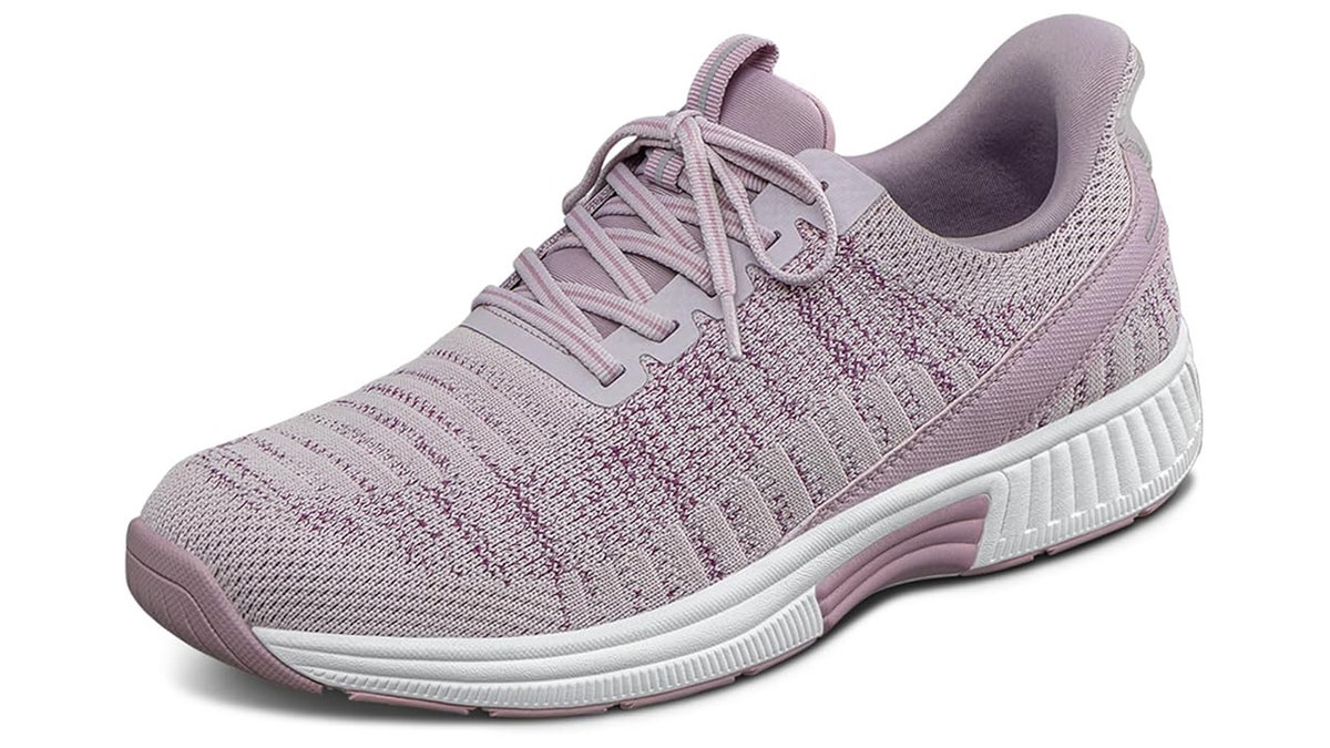 These shoes come with extra supportive insoles.