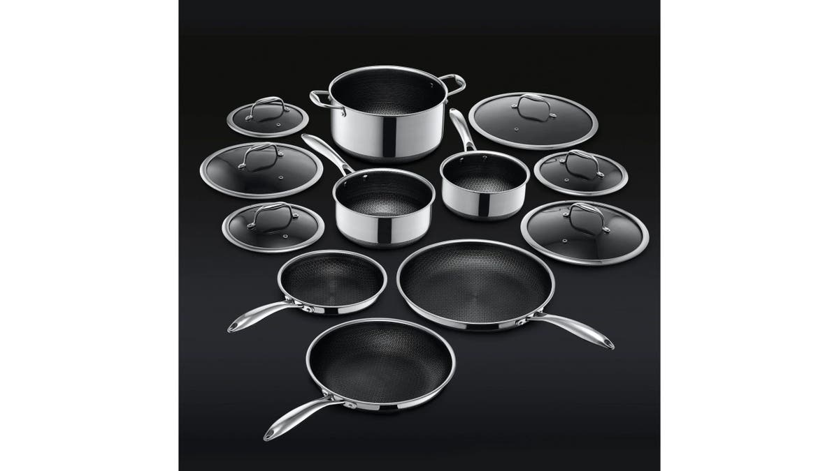 This set has everything you need to get cooking.
