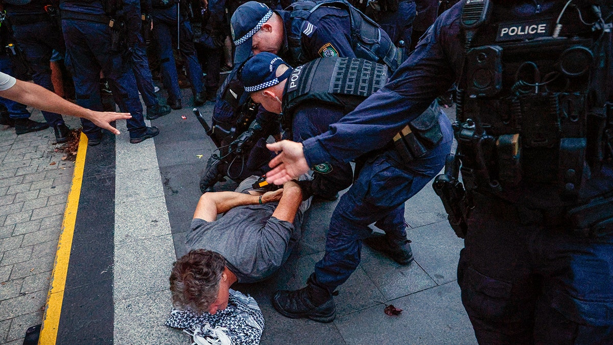 Violence erupts as anti-Israel protesters target president’s Australia visit weeks after Bondi Beach massacre