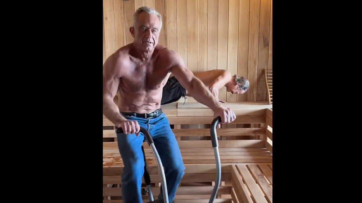 Kid Rock e RFK si allenano in una sauna