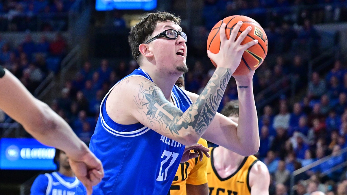 Shove in final seconds sparks bench-clearing brawl in Saint Louis-VCU college basketball clash