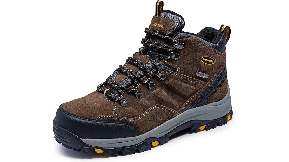 Stay comfortable all day in these Skechers work boots.