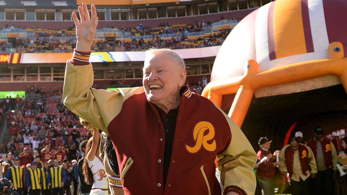 Sonny Jurgensen introduced anterior  to game