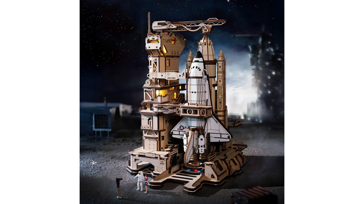 This shuttle build is packed with fun features.