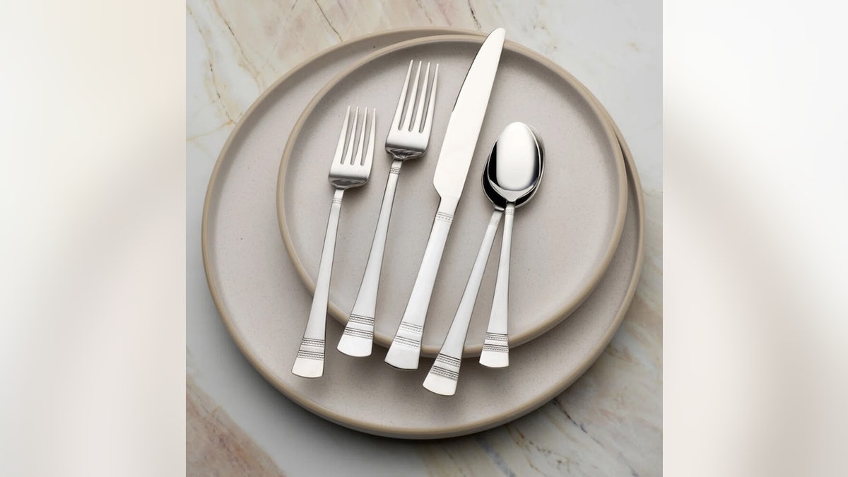 This 20-piece stainless steel set is dishwasher safe.