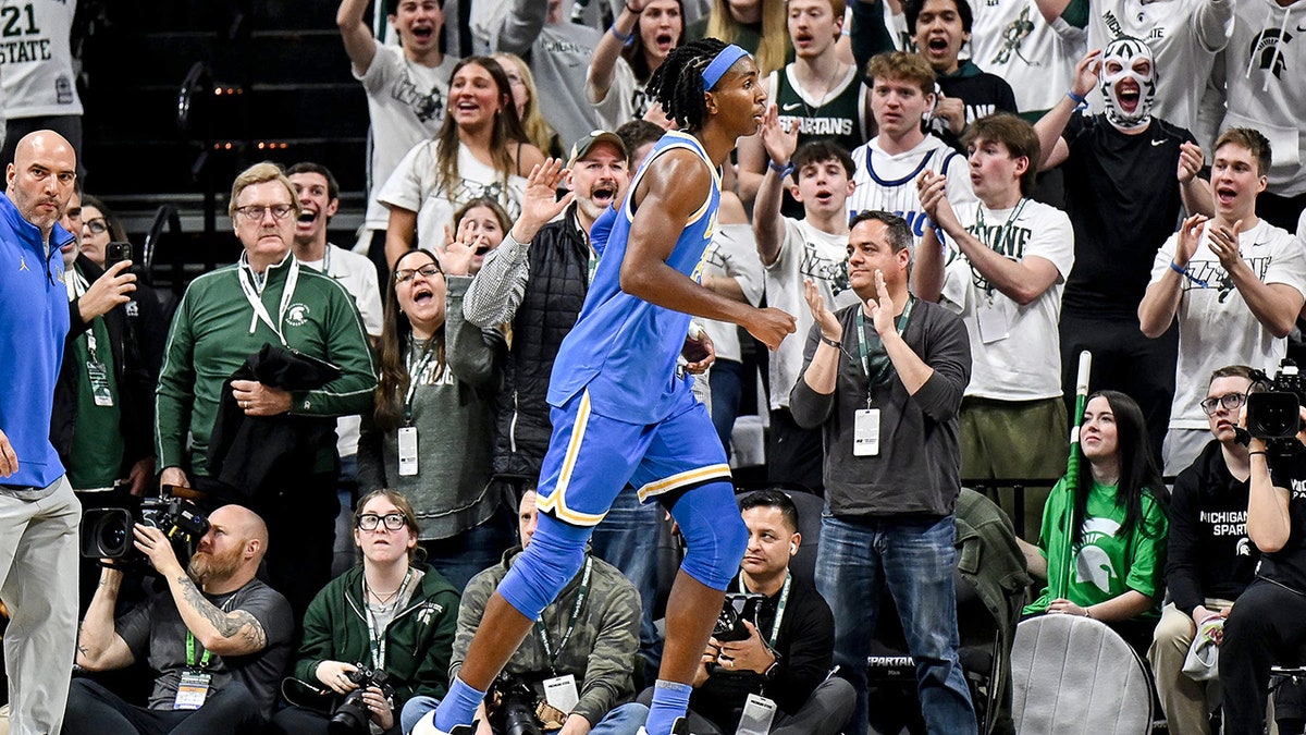 Steven Jamerson II leaves arena