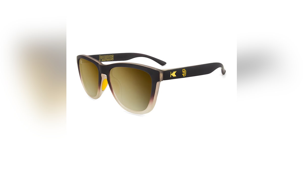 Block out the sun when watching games in the stadium.