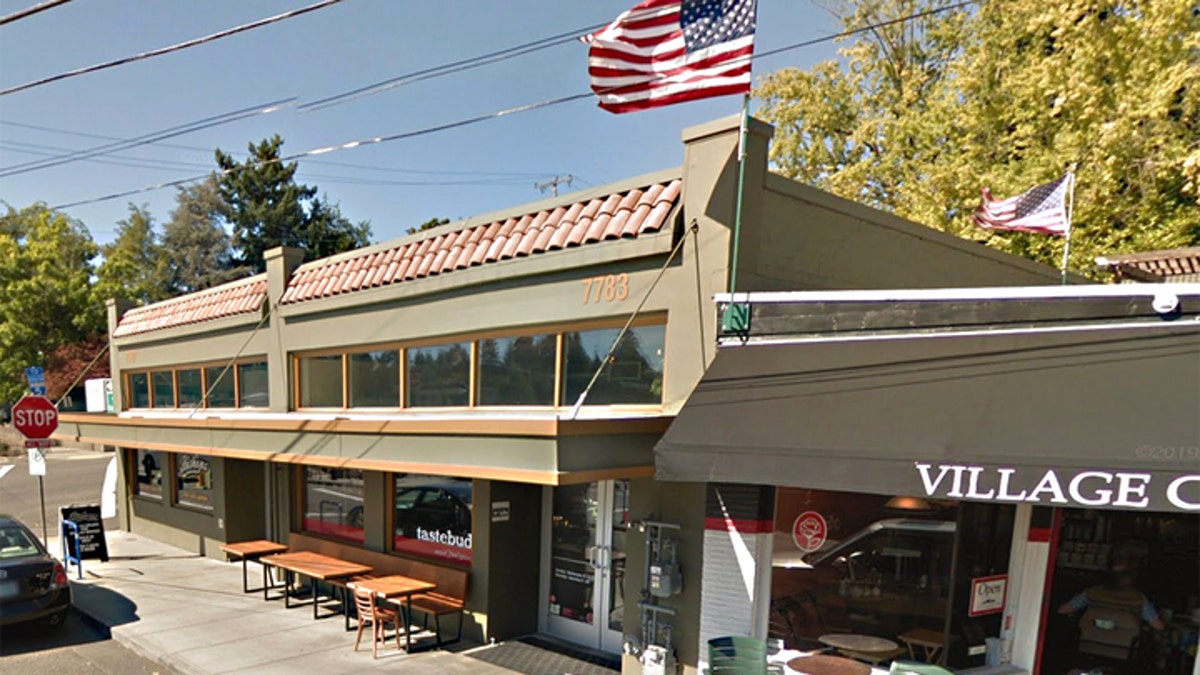 Portland pizza joint hits site visitors with ‘F— ICE’ message, declares food is ‘political’