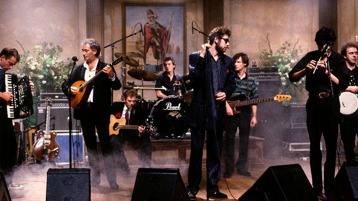 The Pogues on SNL in 1990