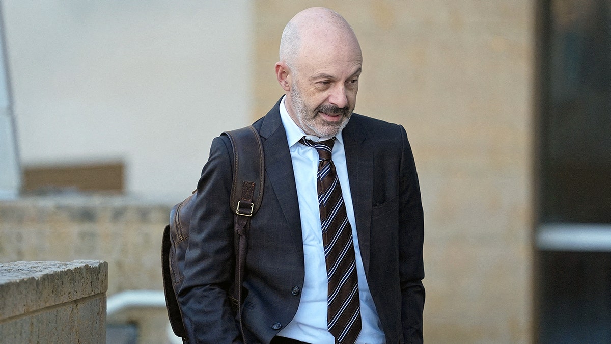 Thomas Goldstein chega para julgamento