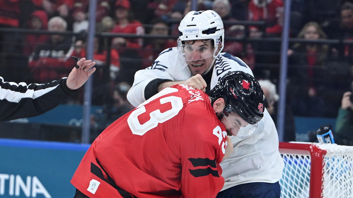 Tom Wilson está peleando