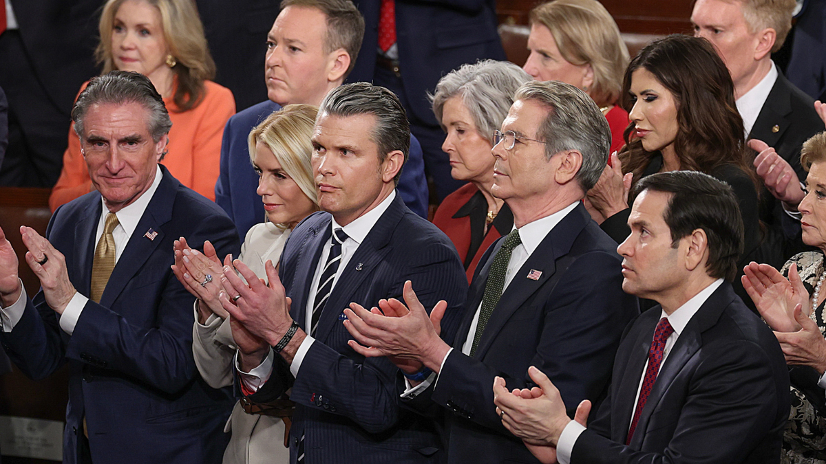 Alcuni membri del gabinetto del presidente Donald Trump sono presenti alla conferenza sullo stato dell'Unione.