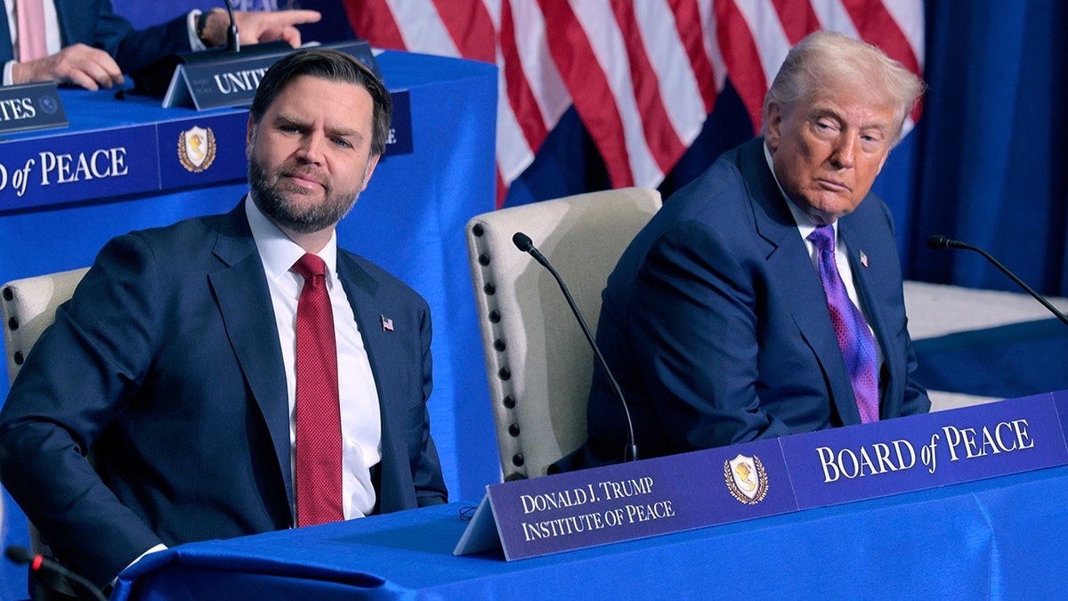 Vice-presidente JD Vance e presidente Donald Trump