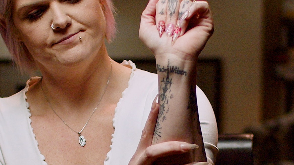 Alexis Williams showing off her tattoo of Wade Wilson's name