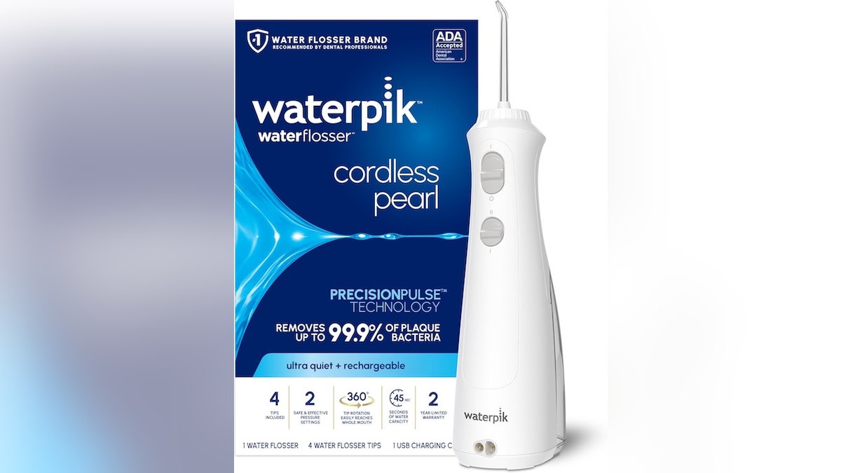 Floss faster with the four different tips and multiple spray settings.