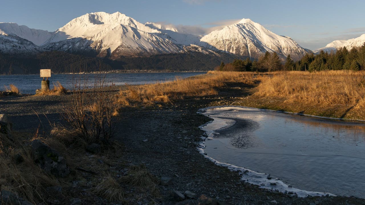 Charter plane with eight aboard crashes near remote radar site in western Alaska; all killed, search launched after incident report