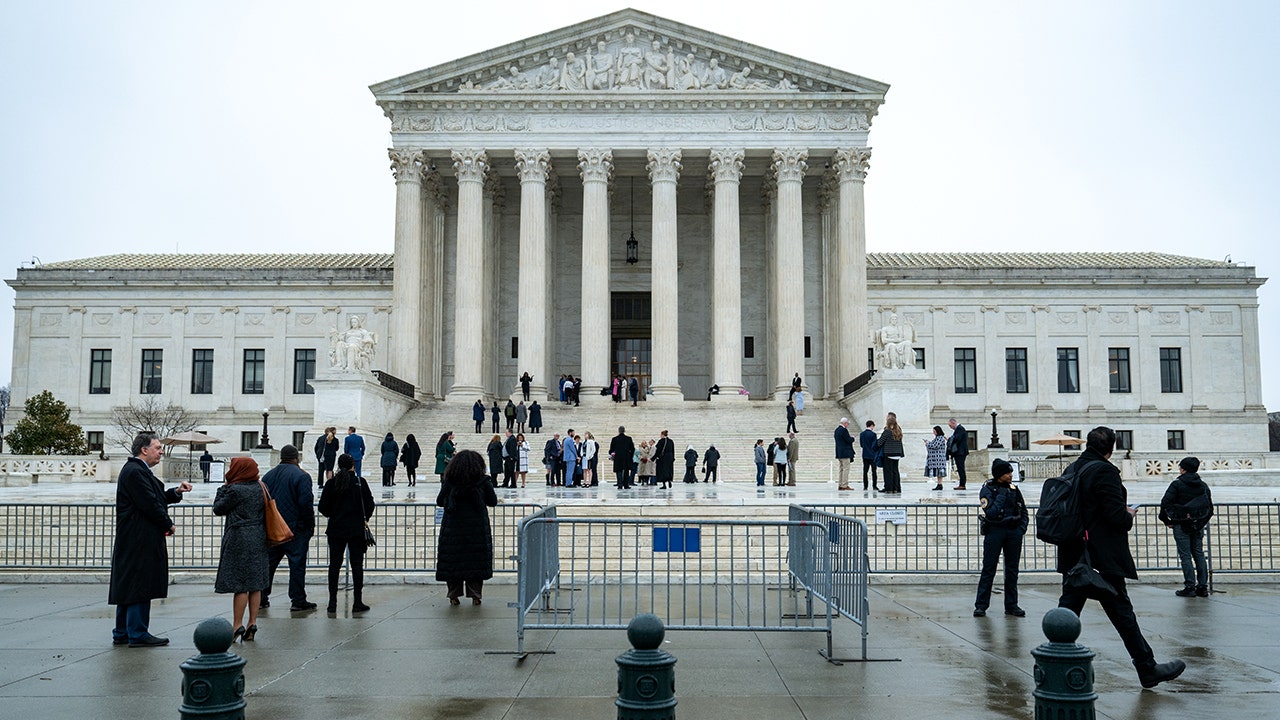 Supreme Court blocks student IDs for voting in New Hampshire, reinstating state law for Nov. 3 midterms; Justice Jackson dissents, citing Purcell Principle
