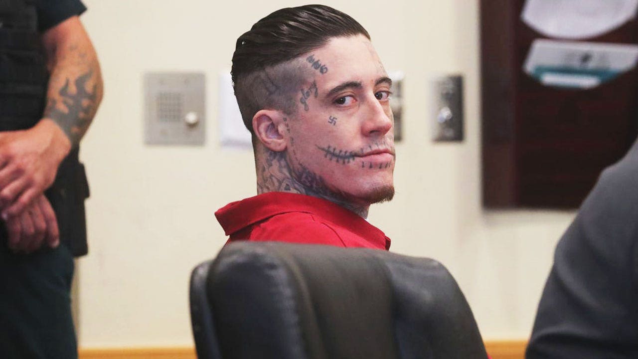 Hundreds of women pledge loyalty to 'Deadpool Killer' despite brutal double  murder confession