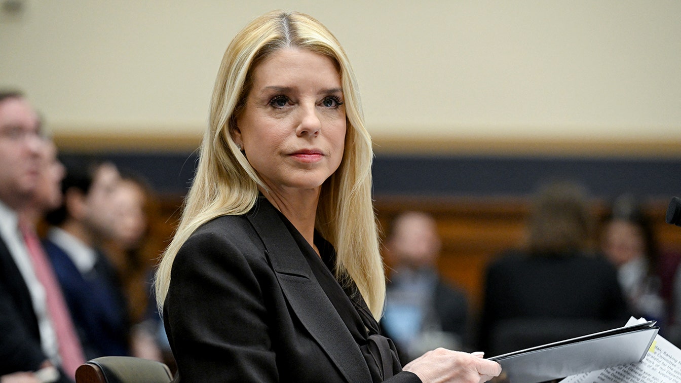 Pam Bondi diagnosed with thyroid cancer weeks after departing as Trumps attorney general: report