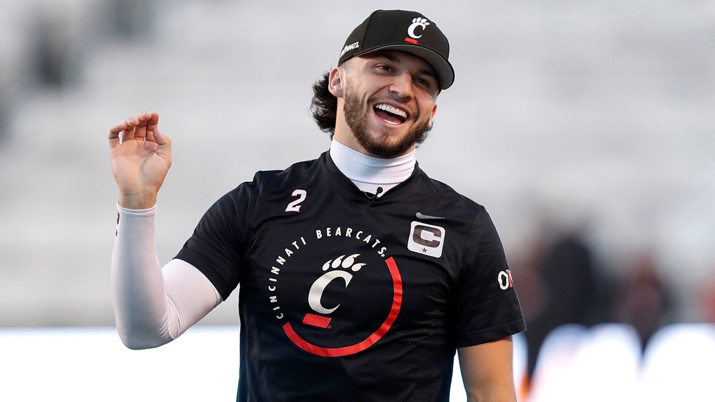 Cincinnati sues former quarterback Brendan Sorsby over $1M NIL buyout after Texas Tech transfer
