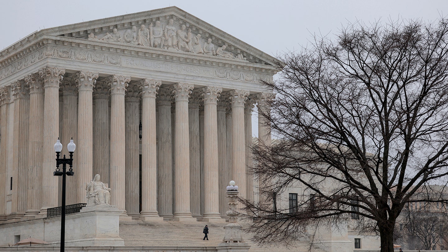 Trump announces 10% global tariff, criticizes Supreme Court justices