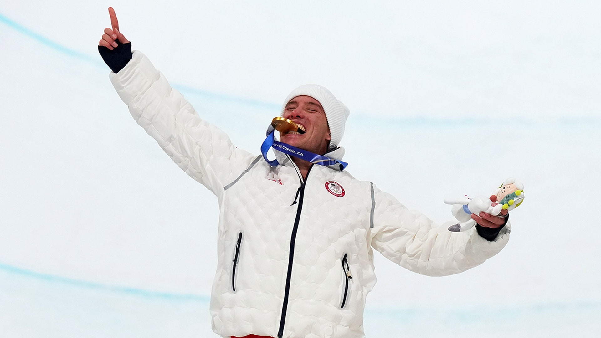 Alex Ferreira with gold medal
