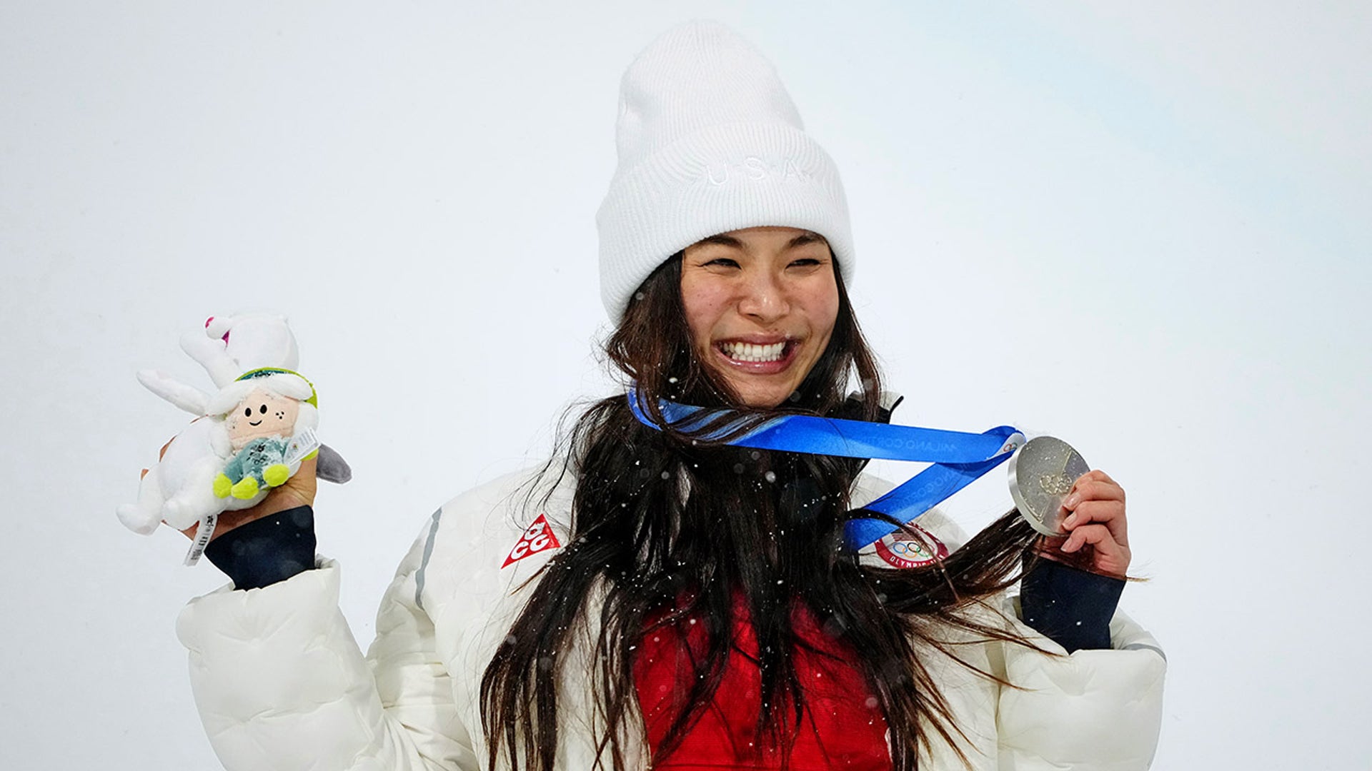 Chloe Kim holds silver medal