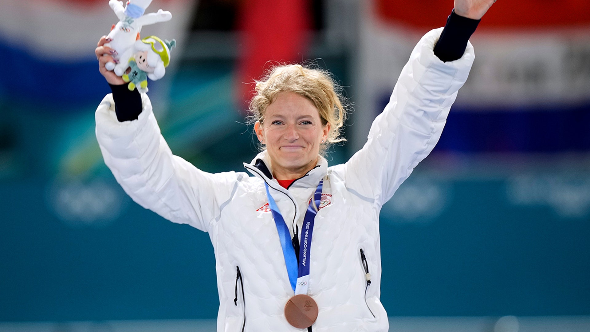 Mia Manganello celebrates bronze medal