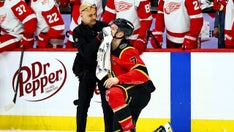 La stella del Team USA Brady Tkachuk insanguinata dopo il colpo, riceve una cattiva condotta di gioco al ritorno della NHL