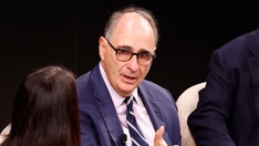 L'ex aiutante di Obama David Axelrod rischia di essere deriso per aver criticato gli aumenti dei premi della riforma Obamacare